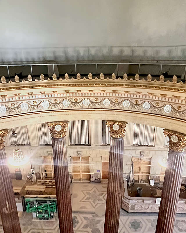 Whispering gallery, Dime Savings Bank